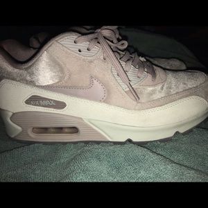 Nike Air Max Size 9.5 blush velvet